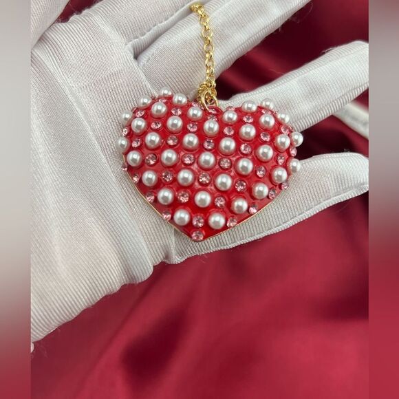 Betsey Johnson Elegant Gold Heart Necklace with Pearls - Picture 5 of 9